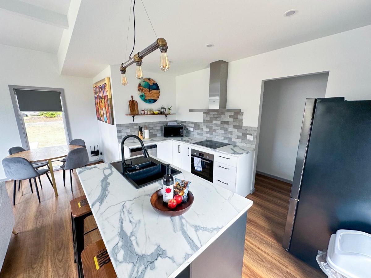 Luxury Holiday Unit 8Min Walk To Town Center With Boat Parking Mallacoota Eksteriør billede
